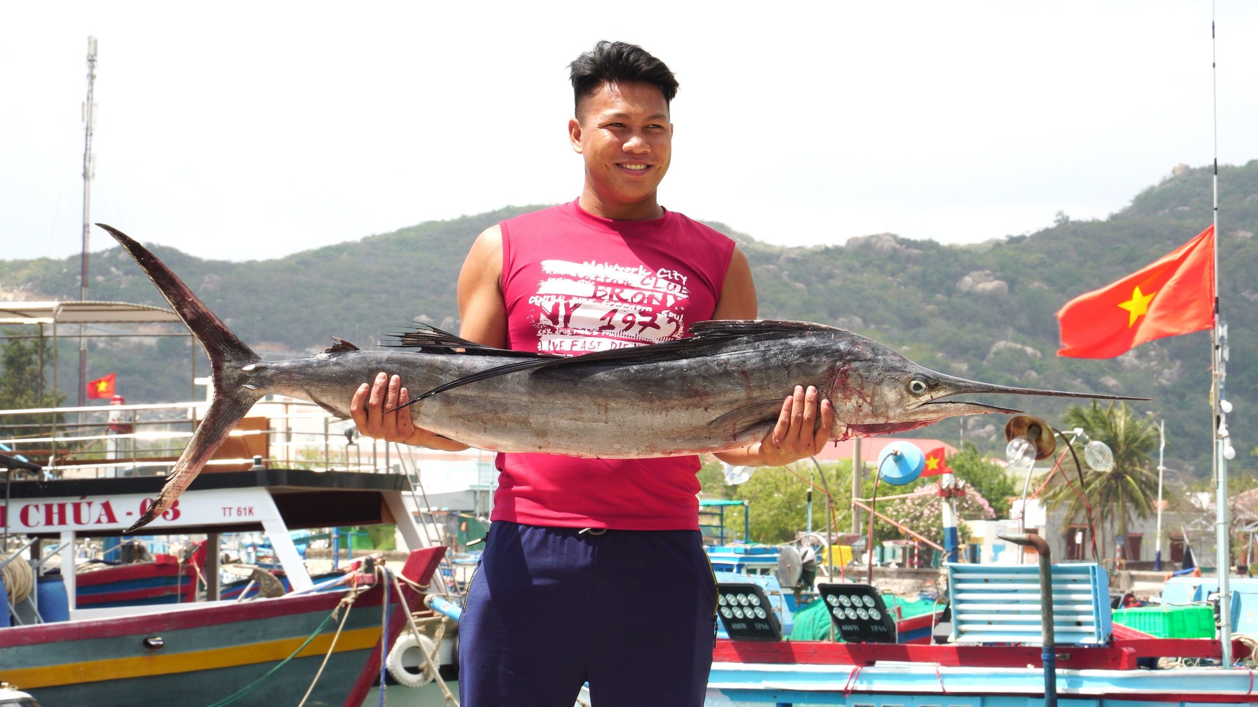 About-Us, Local guide Vinh Hy