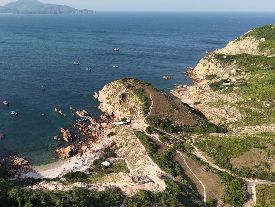 Ganh Den Cliffs