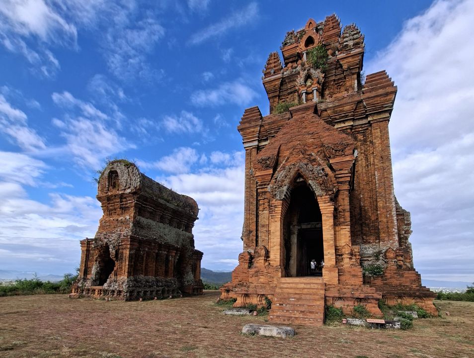 Banh It Cham Towers